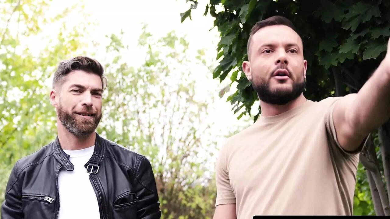 HETEROFLEXIBLE – Curious Str8 Buddies Sir Peter & Only Matt Get Aroused In Hot Tub While Jerking Off